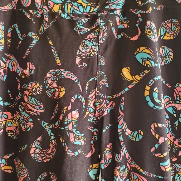 LuLaRoe Black and Pink Patterned Leggings - Picture 2 of 3